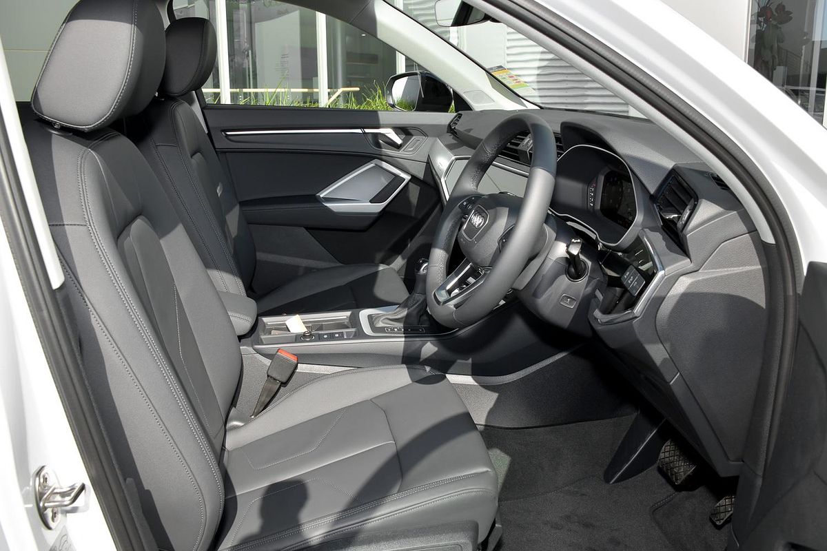 2024 Audi Q3 35 TFSI Dynamic Black F3