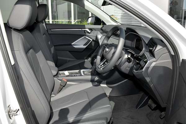 2024 Audi Q3 35 TFSI Dynamic Black F3