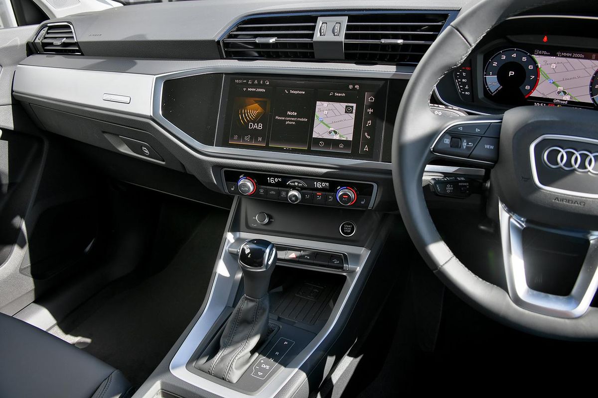 2024 Audi Q3 35 TFSI Dynamic Black F3