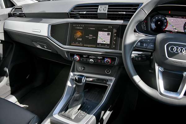 2024 Audi Q3 35 TFSI Dynamic Black F3