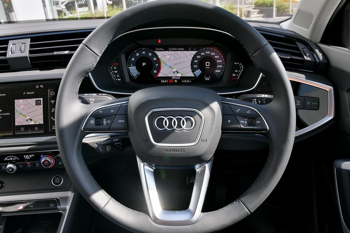 2024 Audi Q3 35 TFSI Dynamic Black F3