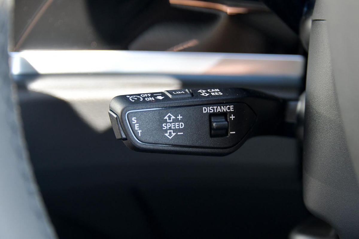 2024 Audi Q3 35 TFSI Dynamic Black F3