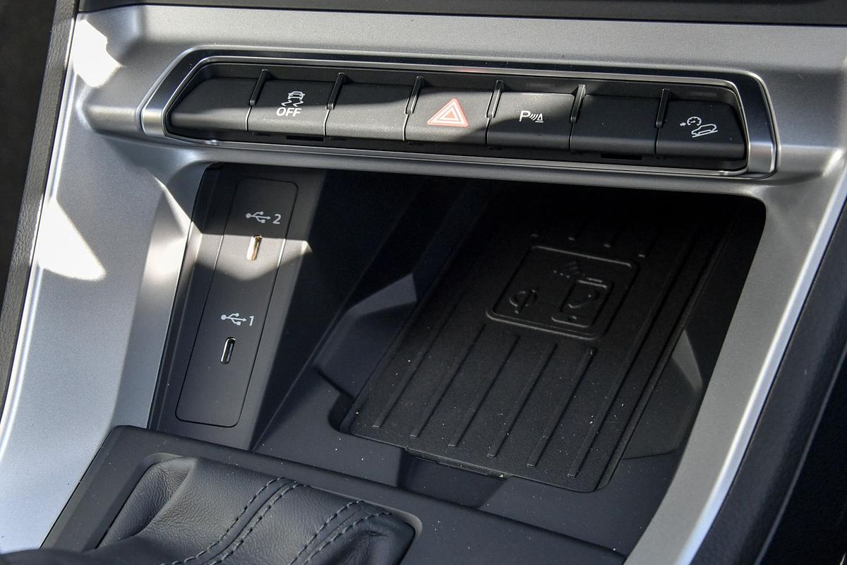 2024 Audi Q3 35 TFSI Dynamic Black F3