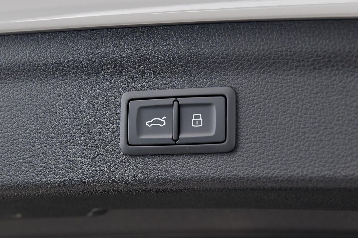 2024 Audi Q3 35 TFSI Dynamic Black F3