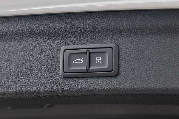 2024 Audi Q3 35 TFSI Dynamic Black F3