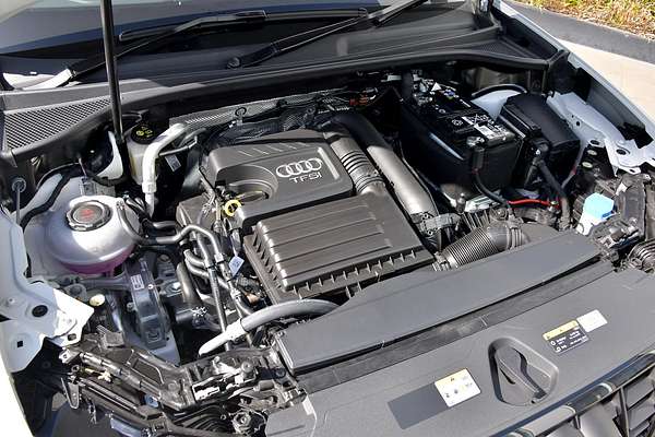 2024 Audi Q3 35 TFSI Dynamic Black F3