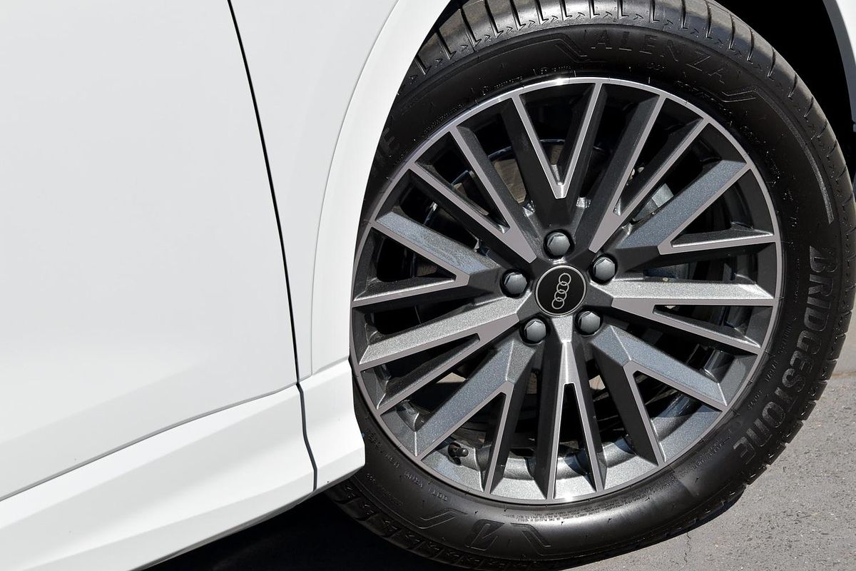 2024 Audi Q3 35 TFSI Dynamic Black F3