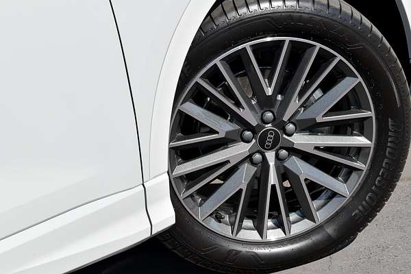 2024 Audi Q3 35 TFSI Dynamic Black F3