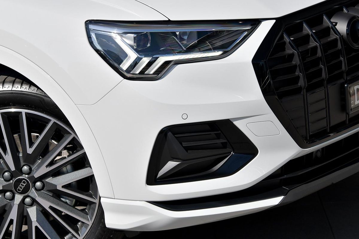 2024 Audi Q3 35 TFSI Dynamic Black F3
