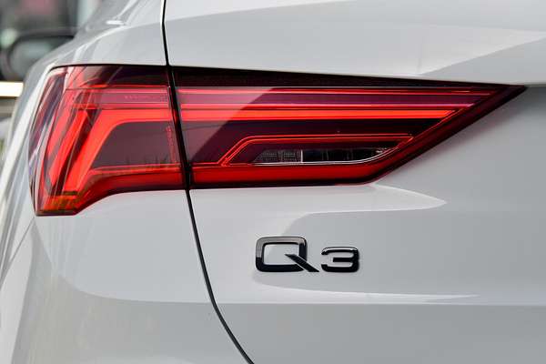 2024 Audi Q3 35 TFSI Dynamic Black F3