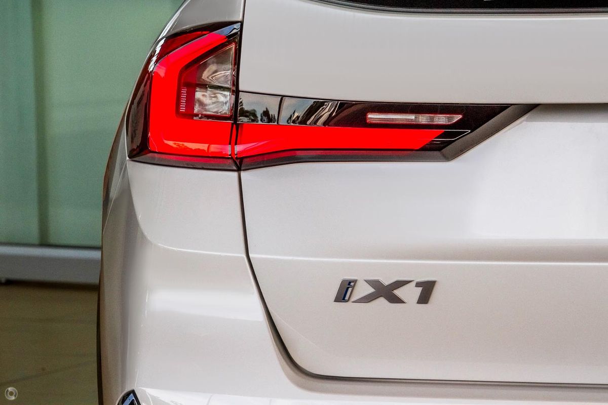 2024 BMW iX1 eDrive20 xLine U11