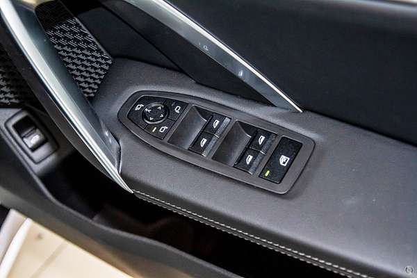 2024 BMW iX1 eDrive20 xLine U11
