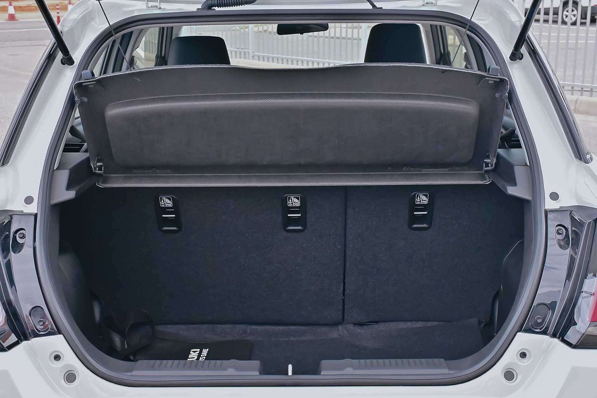 2024 Suzuki Swift Hybrid UZ
