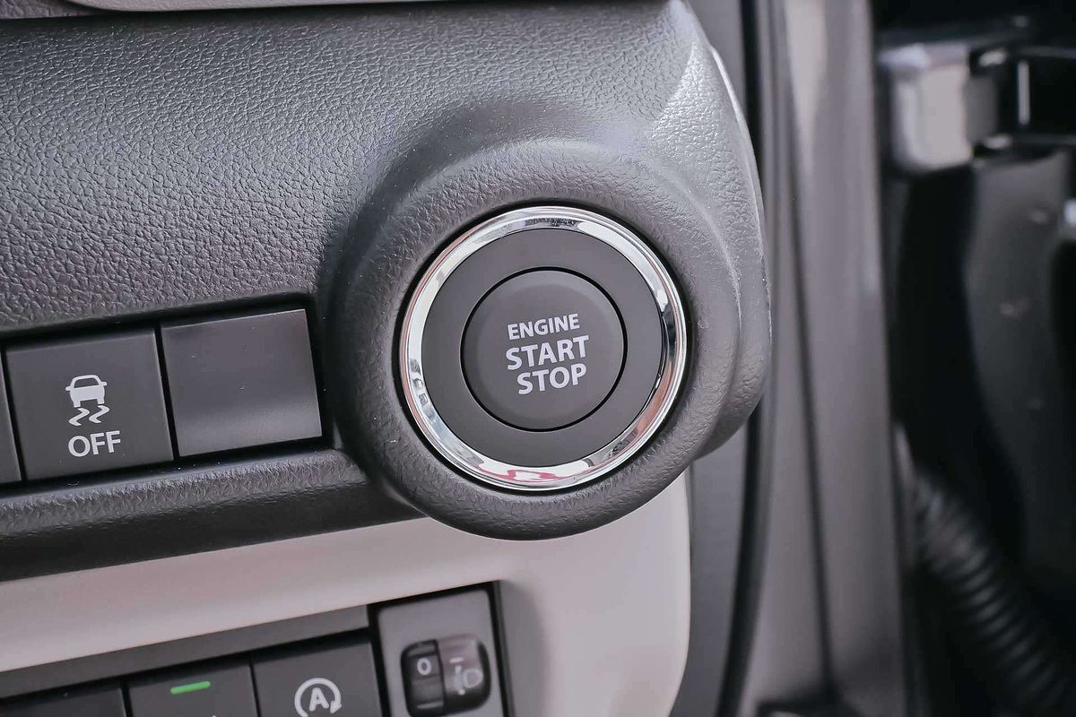 2024 Suzuki Swift Hybrid UZ