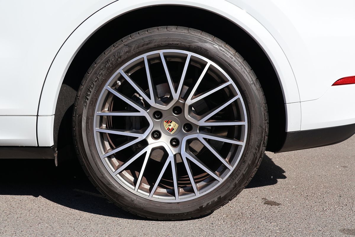2022 Porsche Cayenne S Platinum Edition 9YA