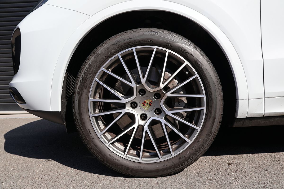 2022 Porsche Cayenne S Platinum Edition 9YA