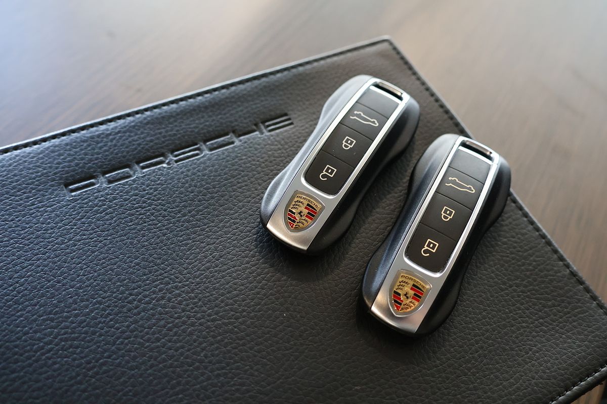 2022 Porsche Cayenne S Platinum Edition 9YA