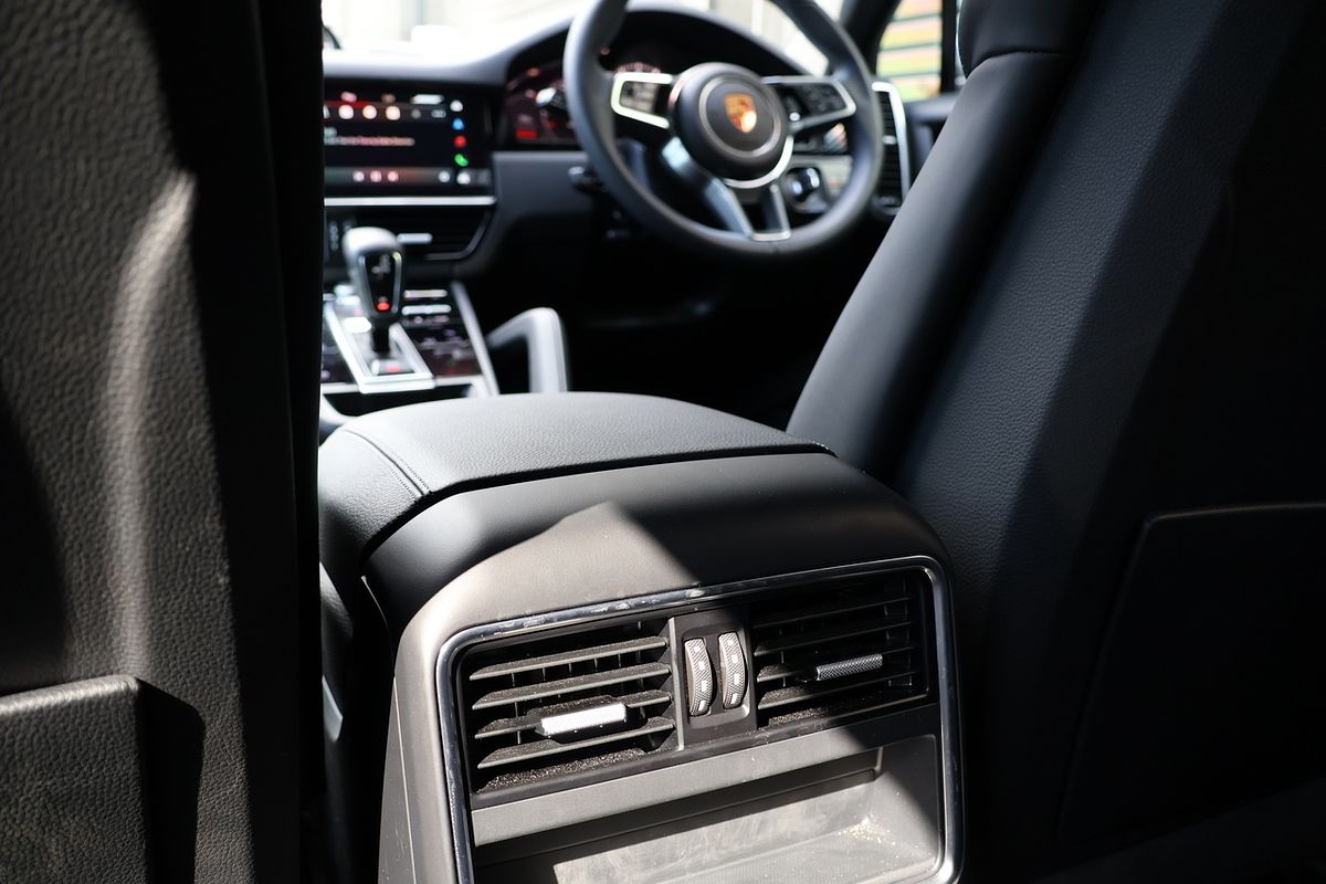2022 Porsche Cayenne S Platinum Edition 9YA