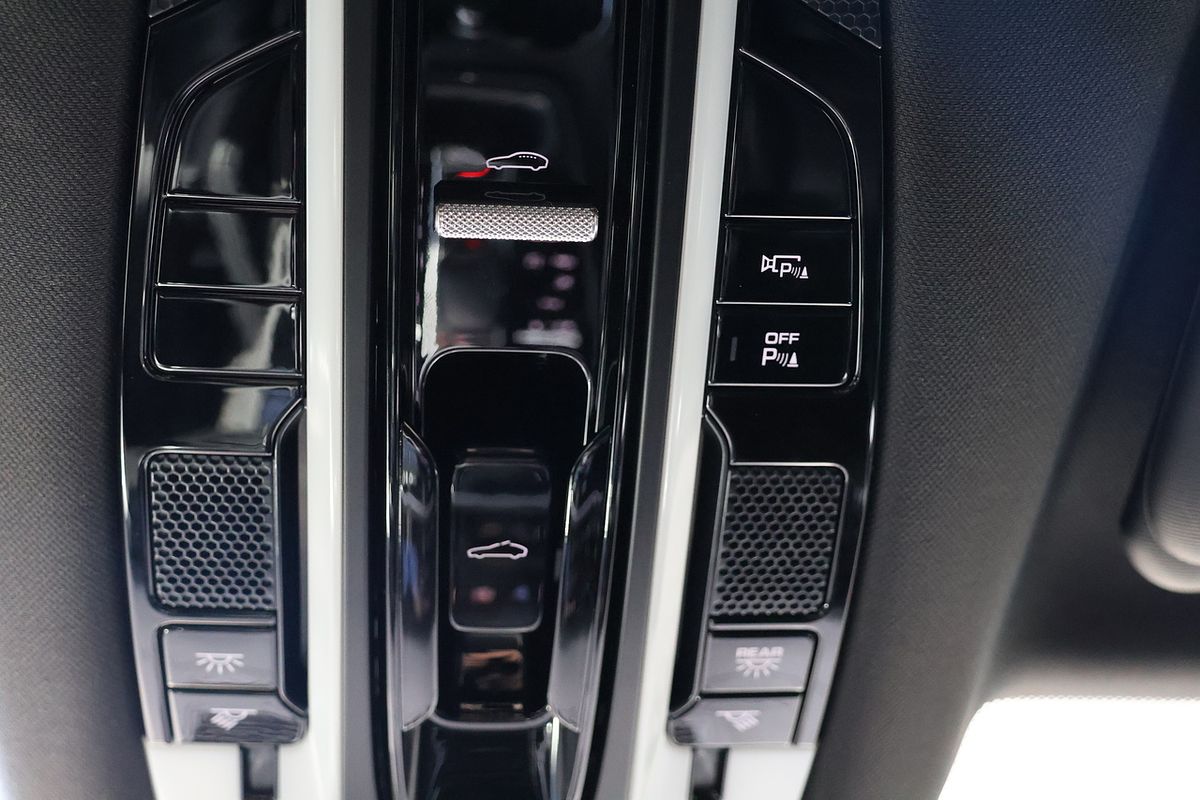 2022 Porsche Cayenne S Platinum Edition 9YA