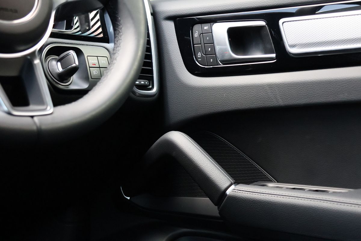 2022 Porsche Cayenne S Platinum Edition 9YA