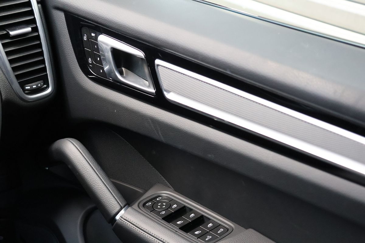 2022 Porsche Cayenne S Platinum Edition 9YA