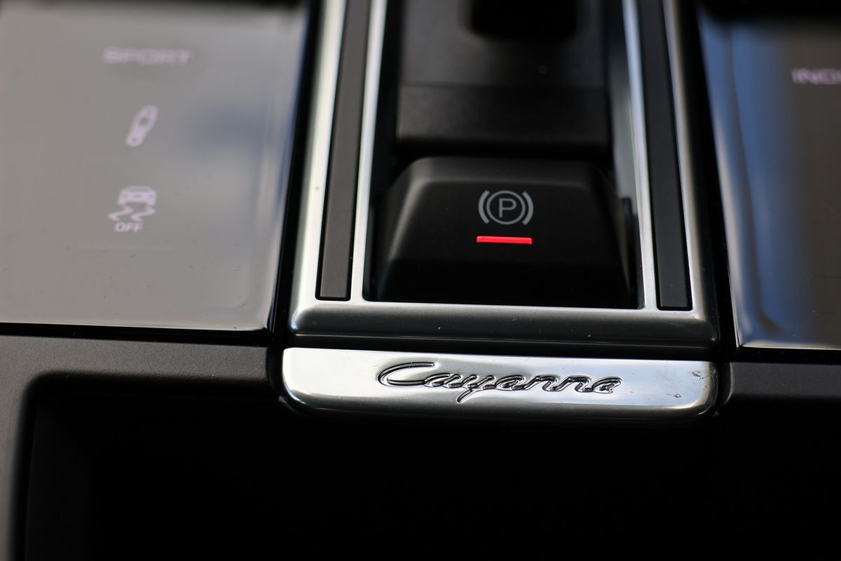 2022 Porsche Cayenne S Platinum Edition 9YA