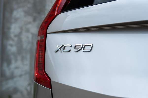 2023 Volvo XC90 Recharge Ultimate T8 Plug-In Hybrid