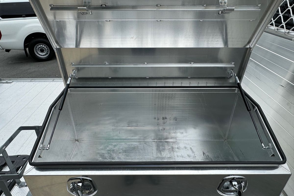 2023 Hino 300 Series 616 Alloy Tray 4x2 SWB