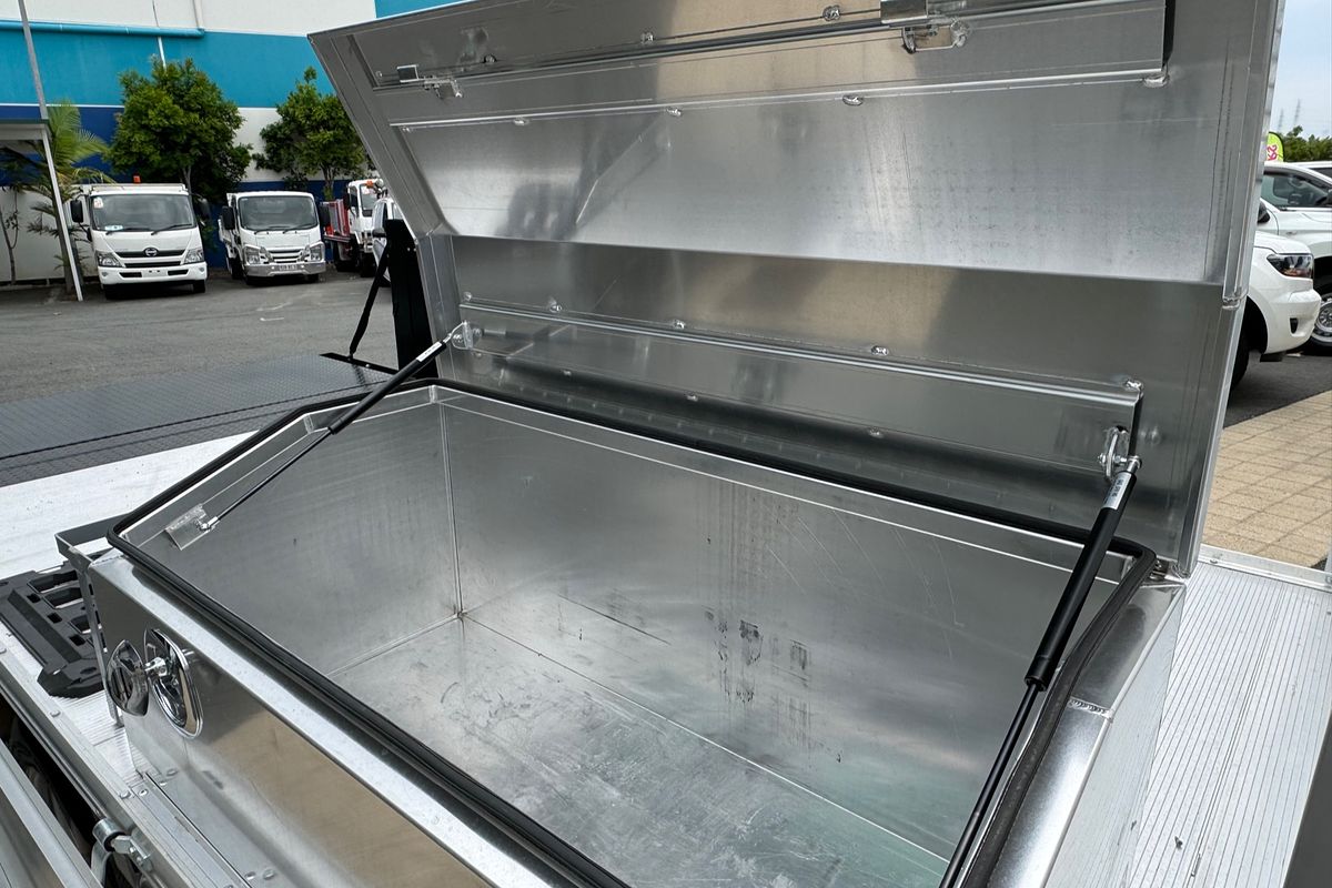2023 Hino 300 Series 616 Alloy Tray 4x2 SWB