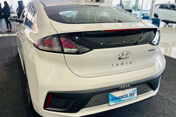 2020 Hyundai IONIQ Hybrid Premium AE.3