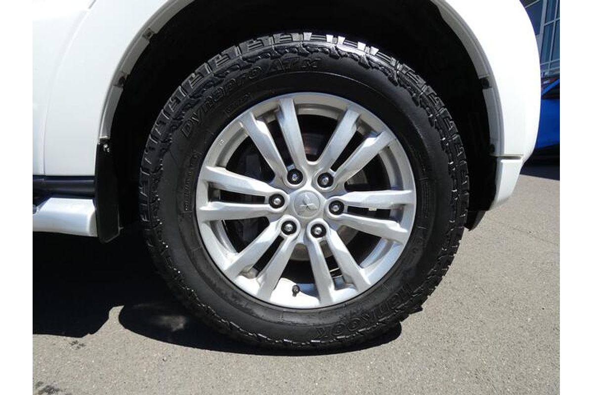 2017 Mitsubishi Pajero Exceed NX