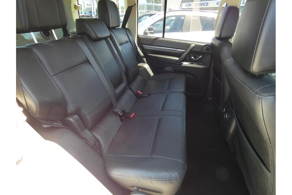 2017 Mitsubishi Pajero Exceed NX