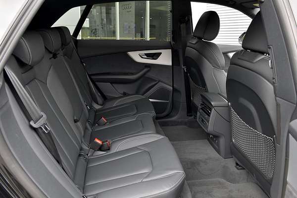 2024 Audi Q8 55 TFSI S line F1