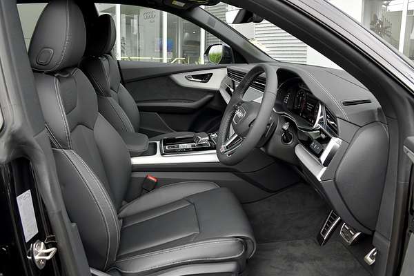 2024 Audi Q8 55 TFSI S line F1