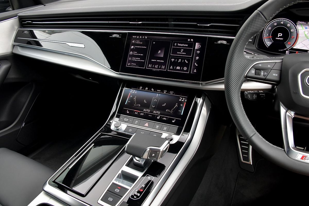 2024 Audi Q8 55 TFSI S line F1
