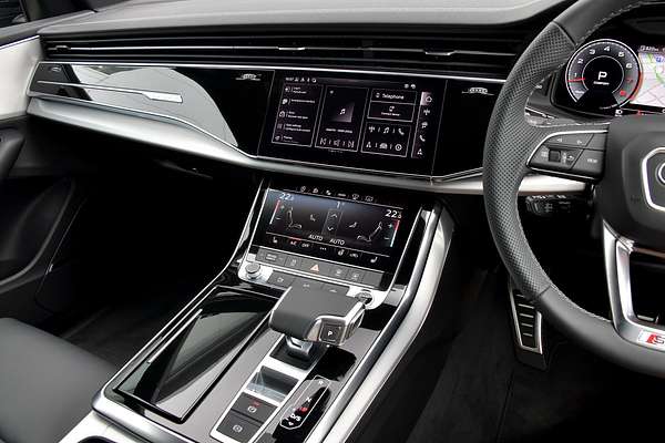 2024 Audi Q8 55 TFSI S line F1