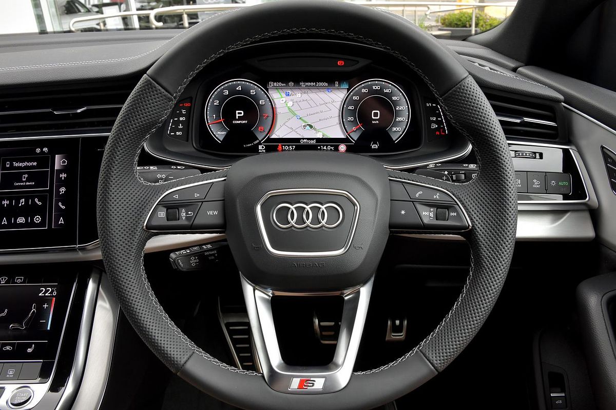 2024 Audi Q8 55 TFSI S line F1