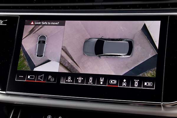 2024 Audi Q8 55 TFSI S line F1