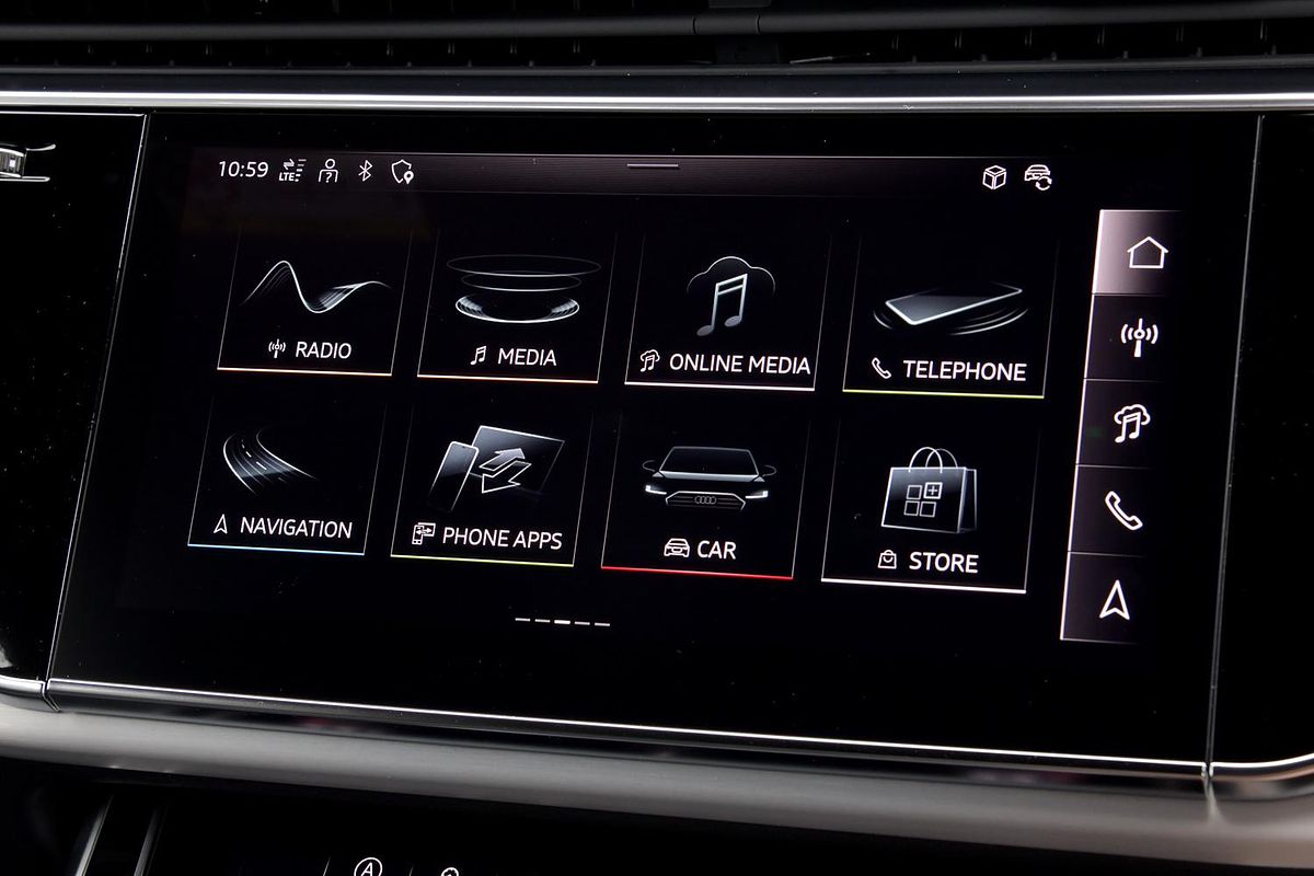 2024 Audi Q8 55 TFSI S line F1