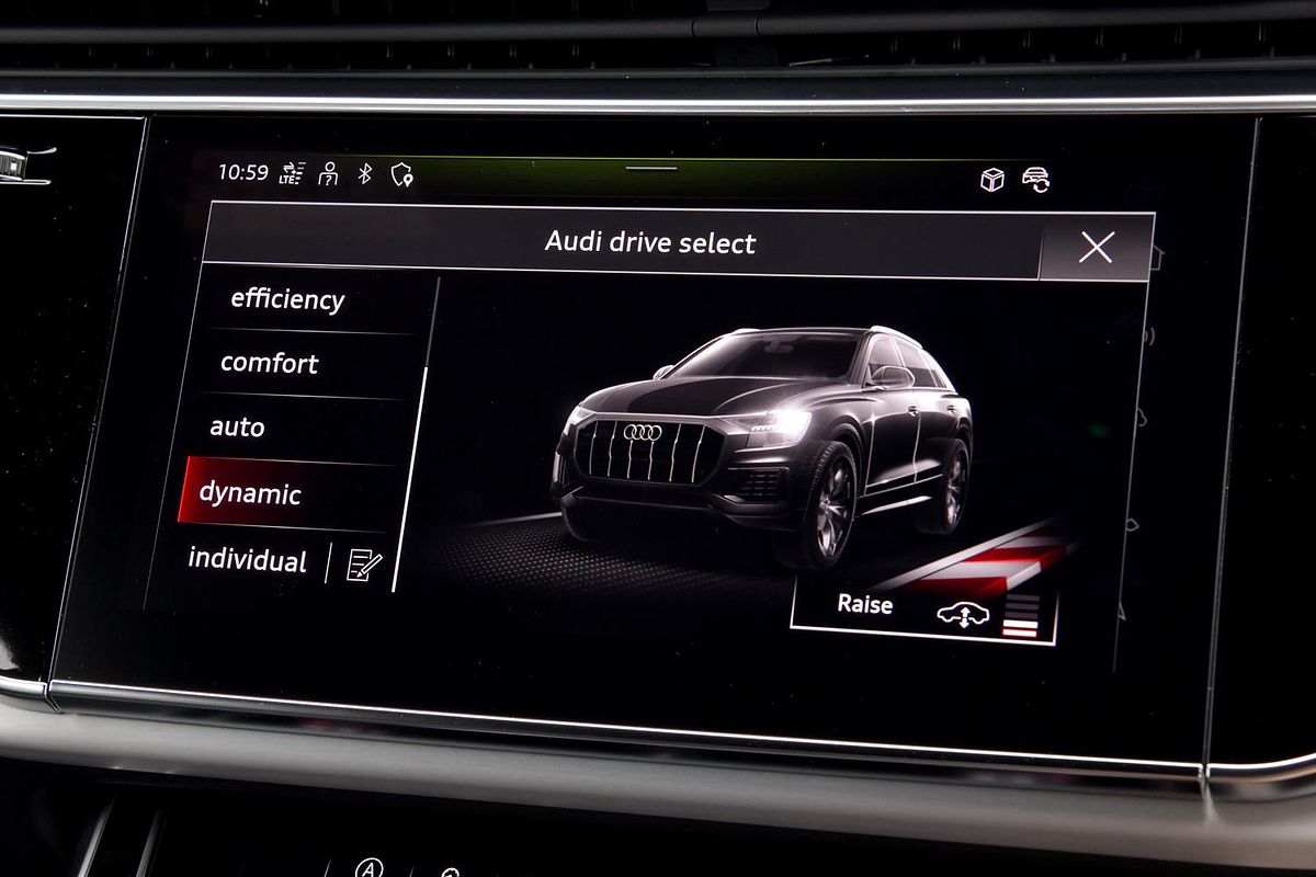 2024 Audi Q8 55 TFSI S line F1