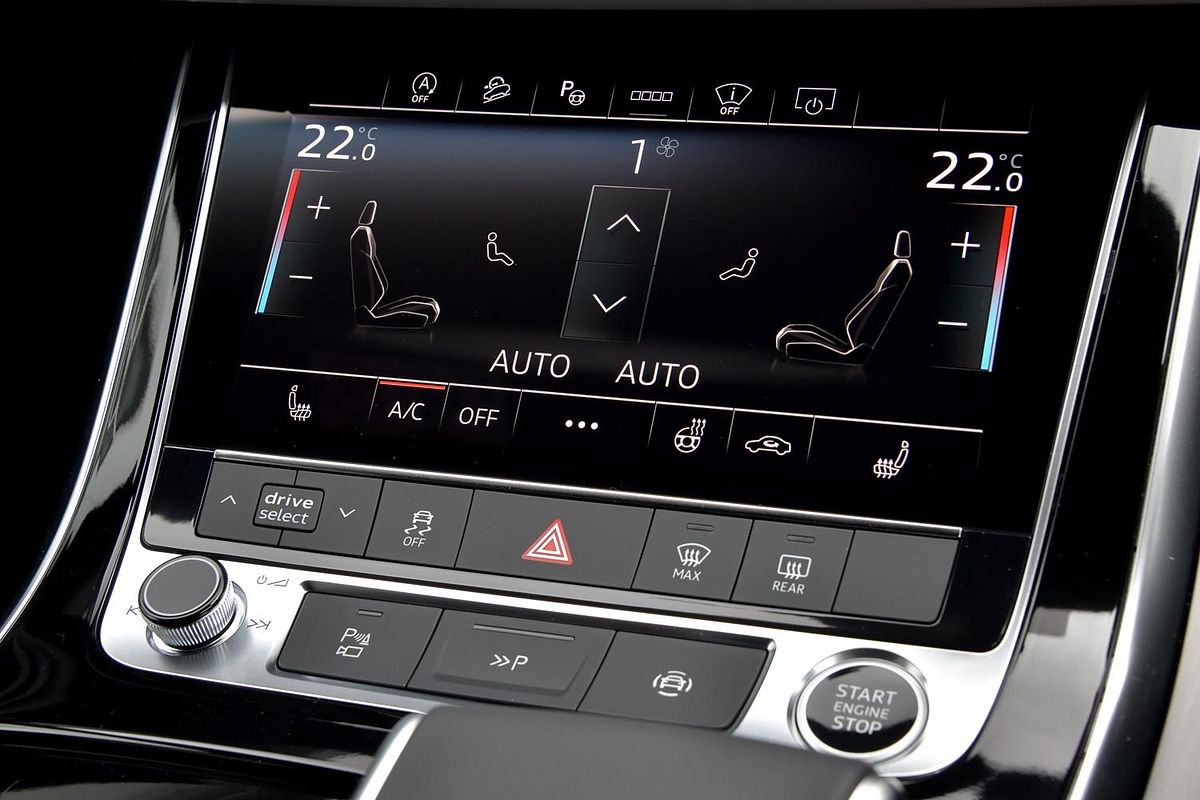 2024 Audi Q8 55 TFSI S line F1