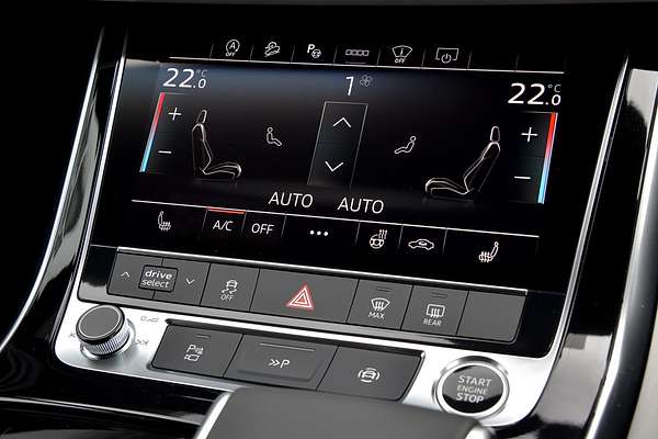 2024 Audi Q8 55 TFSI S line F1