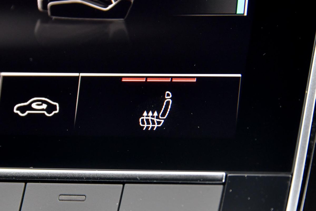 2024 Audi Q8 55 TFSI S line F1