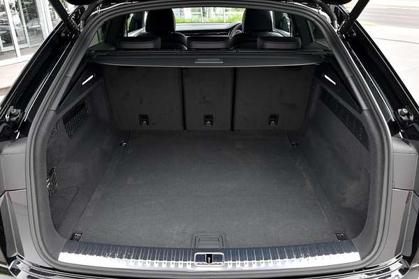 2024 Audi Q8 55 TFSI S line F1