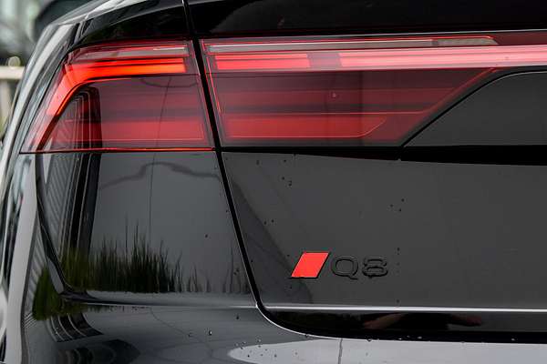 2024 Audi Q8 55 TFSI S line F1