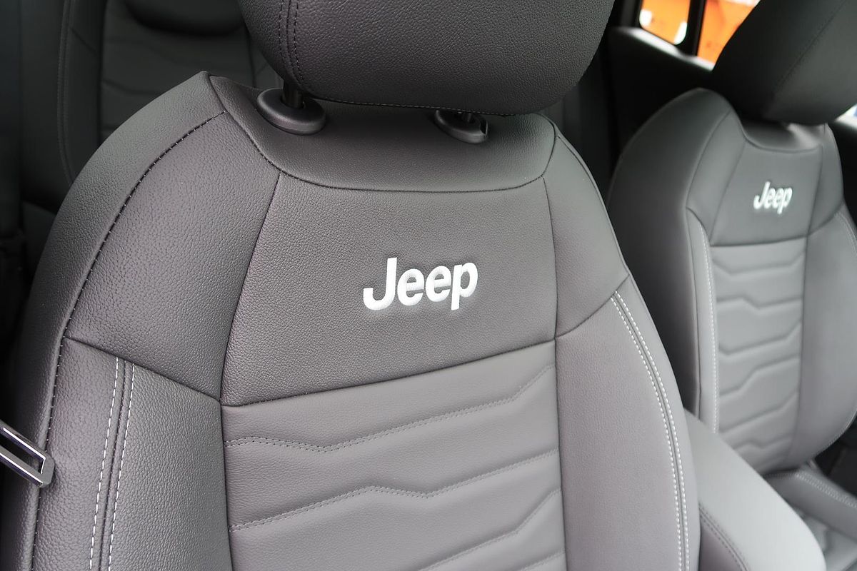 2024 Jeep Avenger Summit JJ