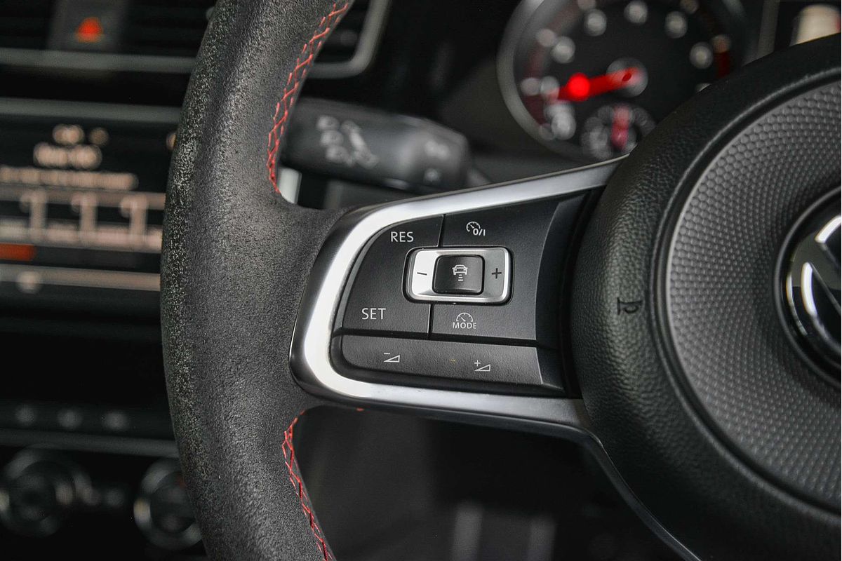 2016 Volkswagen Golf GTI 40 Years 7