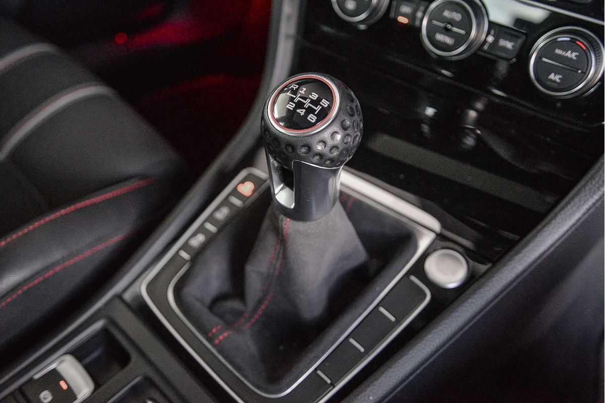 2016 Volkswagen Golf GTI 40 Years 7