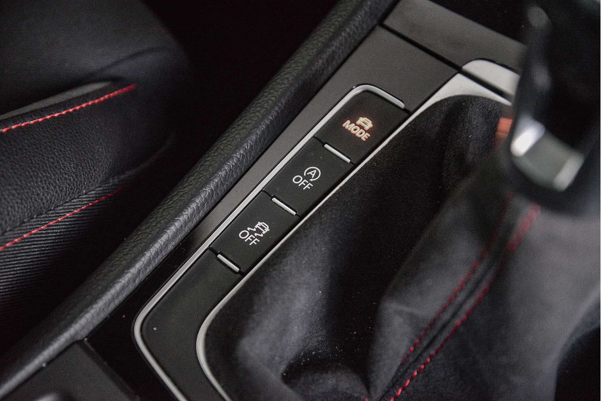 2016 Volkswagen Golf GTI 40 Years 7