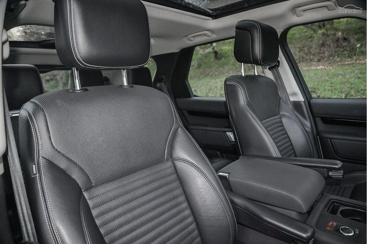 2021 Land Rover Discovery D300 SE Series 5
